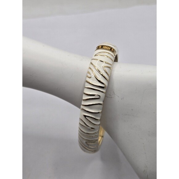 Zebra Print enameled CLAMPER HINGED  BRACELET - Picture 1 of 5